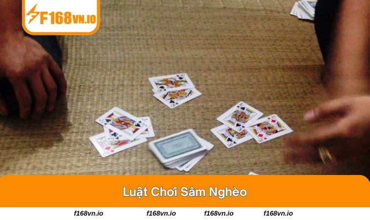 Sâm Nghèo Là Gì - Mẹo Chơi Giúp Đánh Thắng Cho Người Mới 2 Người chơi đang ra bài trong ván sâm nghèo vui nhộn